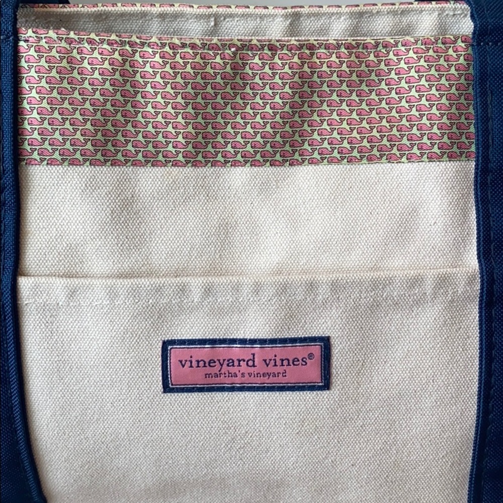 Vineyard Vines “Vineyard Whale Classic Tote” - Picture 3 of 5